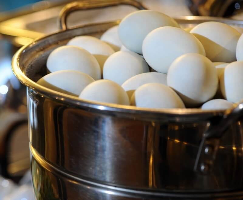 Thời gian tham luộc trứng vịt khoảng tầm mươi bao nhiêu phút